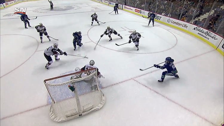 Jussi Jokiselle maali Jussi Jokiselle kirjattiin hänen NHL-uransa ensimmäinen maali Vancouver Canucksin sotisovassa.