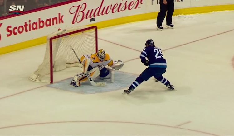 Juuse Saros Patrik Laine Juuse Saros oli vahvassa torjuntavireessä, vaikka päästikin taakseen neljä kiekkoa varsinaisella peliajalla.