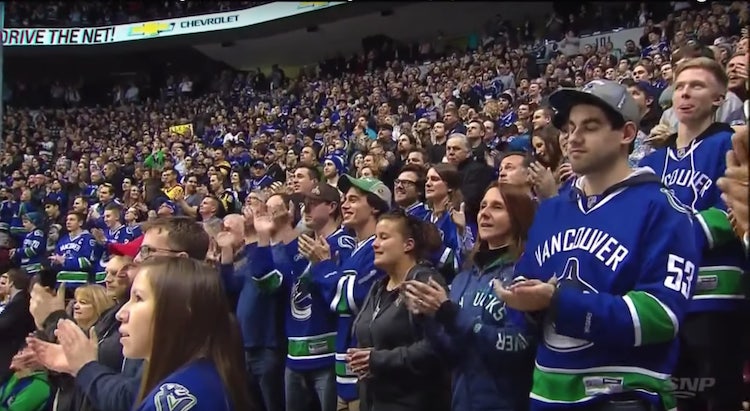 Keskarimummo iski tällä kertaa Vancouverissa Toinen keskarimummo iski tällä kertaa Vancouverissa, kun Canucks kohtasi Edmonton Oilersin.