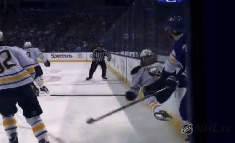Ryan Callahan antoi vastataklauksen Ryan Callahan antoi Jordan Nolanille todella komean vastataklauksen.