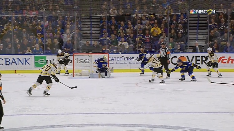 Ryan Donatolta maali Ryan Donatolta nähtiin hänen uransa toisessa NHL-ottelussaan jo toinen maali.