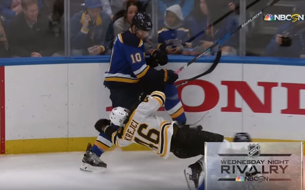 Brayden Schenn | Laitataklaus.com VIDEO: Brayden Schenn jysäytti taklauksen suoraan David Krejciä päähän