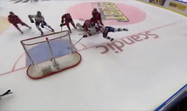 Elias Pettersson ratkaisi finaalipaikan Superlupaava Elias Pettersson ratkaisi finaalipaikan upealla osumalla jatkoerässä.