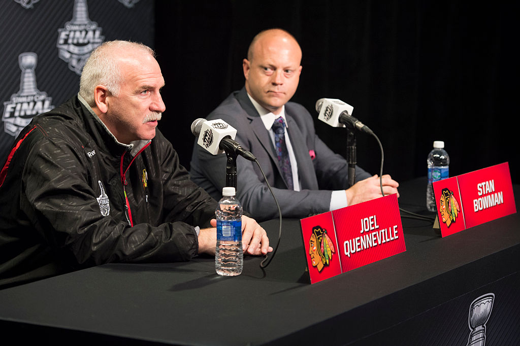 Getty Joel Quenneville ja Stan Bowman jatkavat Huolimatta Chicago Blackhawksin vaikeasta kaudesta, Joel Quenneville ja Stan Bowman jatkavat nykyisissä tehtävissään.