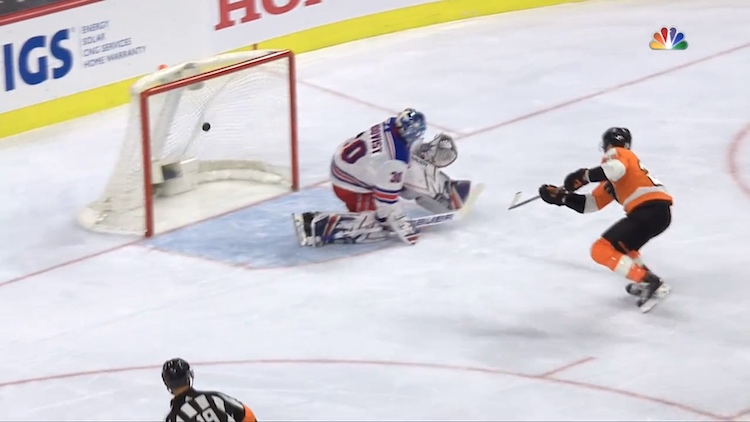Giroux maali Philadelphia Flyersin kapteeni Claude Giroux laukoi hattutempullaan joukkueensa pudotuspeleihin.