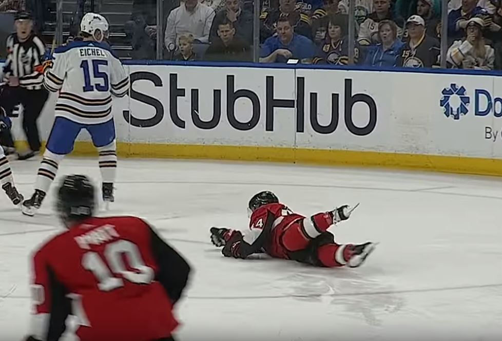 Jack Eichel | Laitataklaus.com VIDEO: Jack Eichel ajeli Jean-Gabriel Pageaun komealla avojääniitillä
