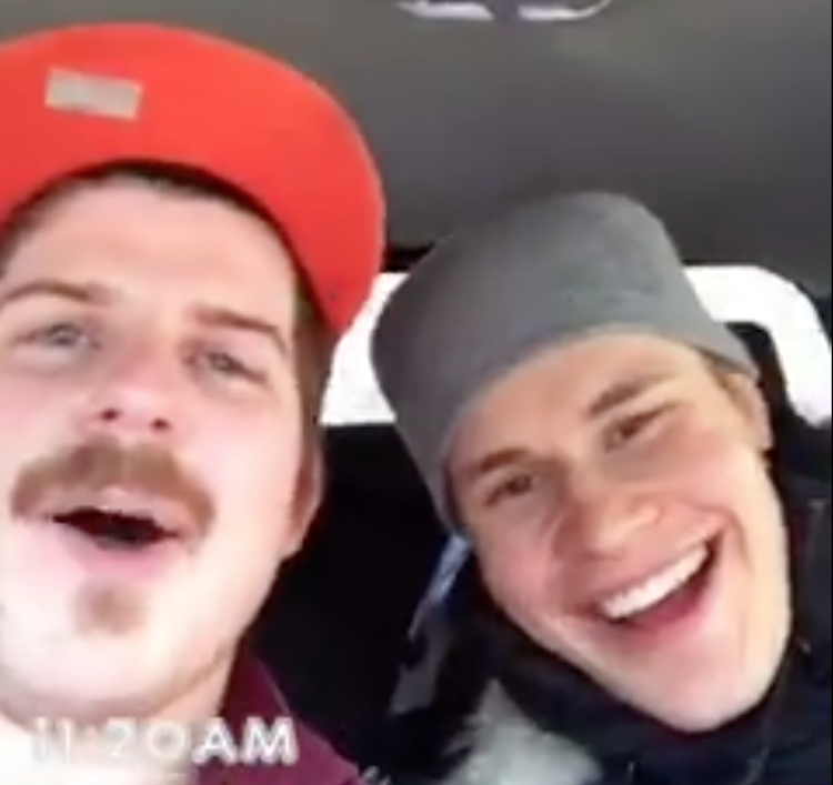 Jesse Puljujärvi pummasi fanilta kyydin Jesse Puljujärvi pummasi fanilta kyydin. Muiden onneksi fani taltioi tilanteen videolle.