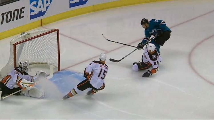 Joonas Donskoi Joonas Donskoi iski pudotuspelikevään ensimmäisen maalinsa Sharksin murskajaisissa.