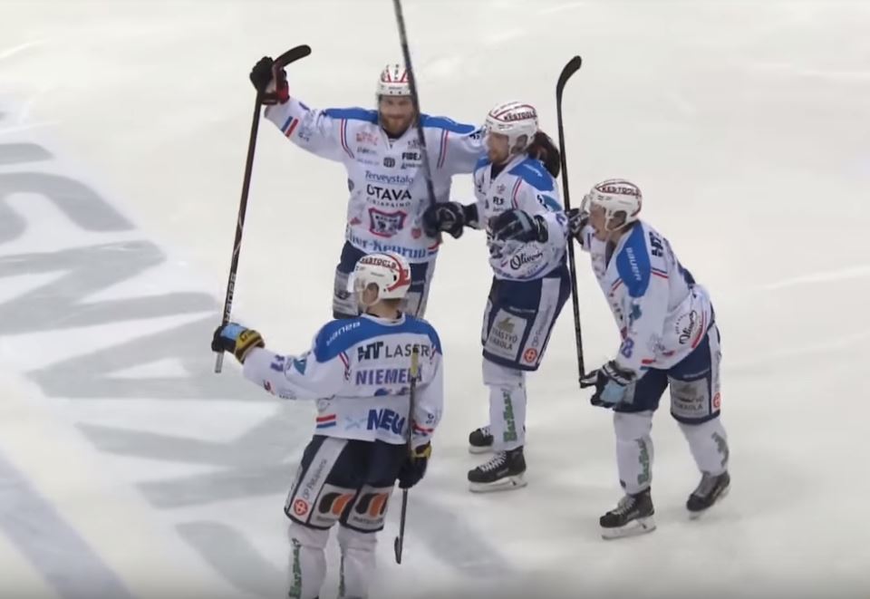 KeuPa | Laitataklaus.com KeuPa HT juhlii Mestiksen mestaruutta.