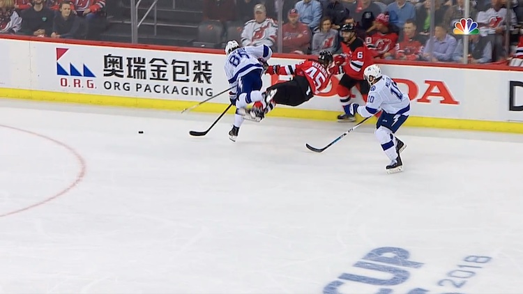 Kucherov Sami Vatasen Nikita Kucherov teloi Sami Vatasen varsin kyseenalaisella taklauksellaan.