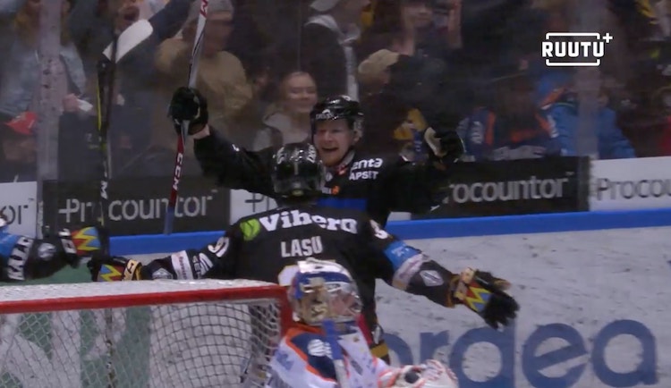 Kärpät on voiton päässä mestaruudesta Juha Koivisto Kärpät on voiton päässä mestaruudesta, sillä se nappasi tänään 2-1-jatkoerävoiton Tapparasta.