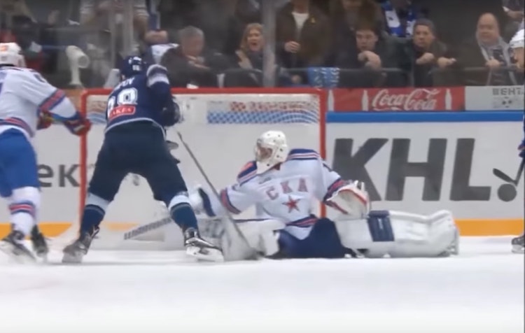 Mikko Koskinen siirtyy NHL:ään SKA:ssa pitkään torjunut suomalaisvahti Mikko Koskinen siirtyy NHL:ään.