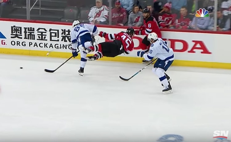 Sami Vatanen sai aivotärähdyksen tästä taklauksesta Kuten moni ounastelikin, sai Sami Vatanen aivotärähdyksensä Nikita Kucherovin taklauksesta.