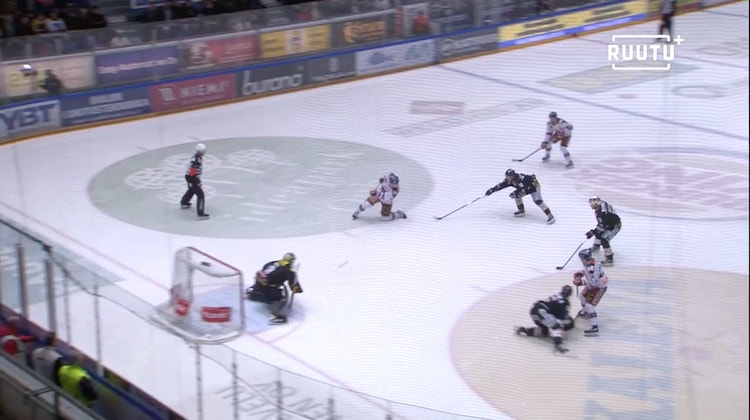 Tappara iski ottelusarjan tasoihin Jukka Peltola Tappara kavensi ottelusarjan tilanteeseen 3-2, kun kapteeni Jukka Peltola laukoi kiekon maaliin.