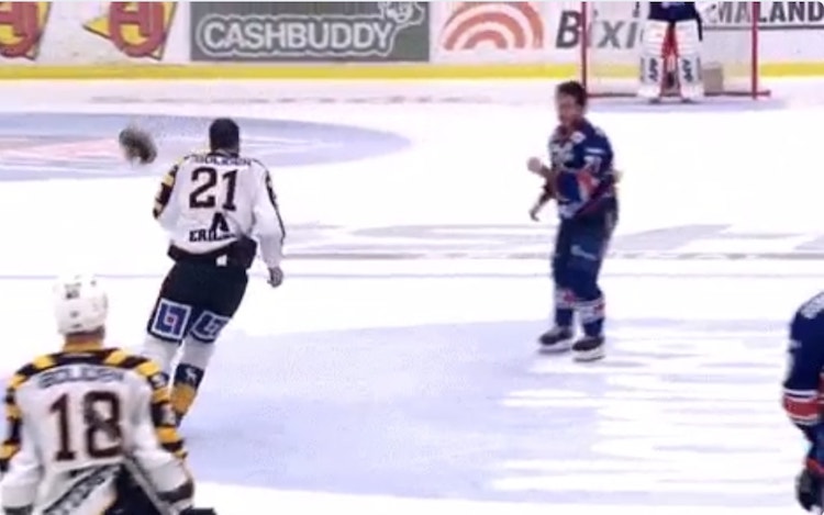 kaikkien aikojen surkein tappelu SHL:n finaaleissa nähtiin eilen kenties kaikkien aikojen surkein tappelu.