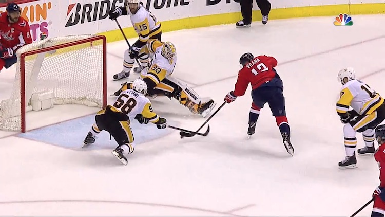 Capitals sysäsi mestarin ahdinkoon Capitals sysäsi mestarin ahdinkoon, kun se iski kirivaihteen silmään päätöserässä.