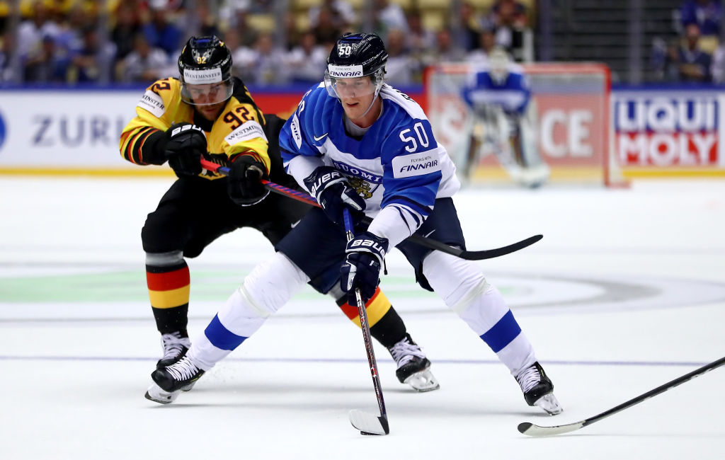 Getty Juuso Riikola siirtyy Pittsburghiin Juuso Riikola siirtyy Pittsburghiin, ainakin mikäli pohjoisamerikkalaislähteitä on uskominen.