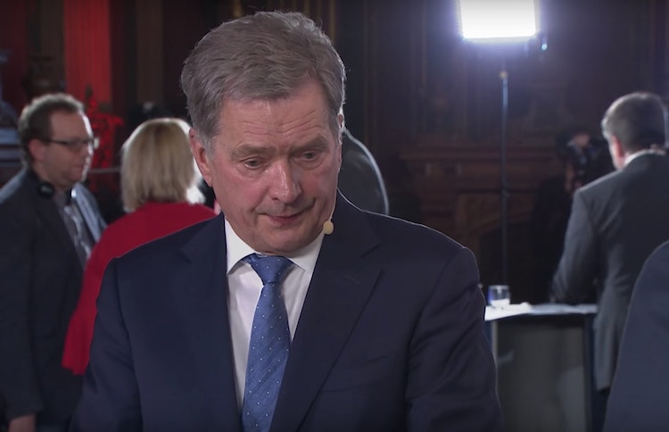 Sauli Niinistö otti kantaa Suomen tappioon Tasavallan presidentti Sauli Niinistö otti kantaa Leijonien harmittavaan Sveitsi-tappioon.