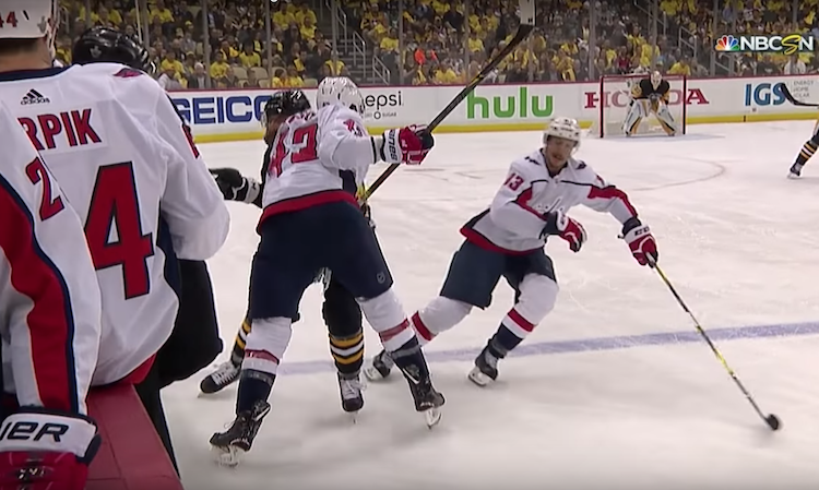 Tom Wilson taklasi Tom Wilson taklasi Penguinsin Aston-Reeseä päähän, minkä johdosta Penguins-peluri mursi leukansa ja sai aivotärähdyksen.