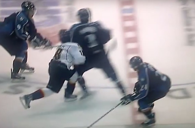 Joey Hishon lopetti uransa Entinen superlupaus Joey Hishon lopetti uransa vain 26-vuotiaana.