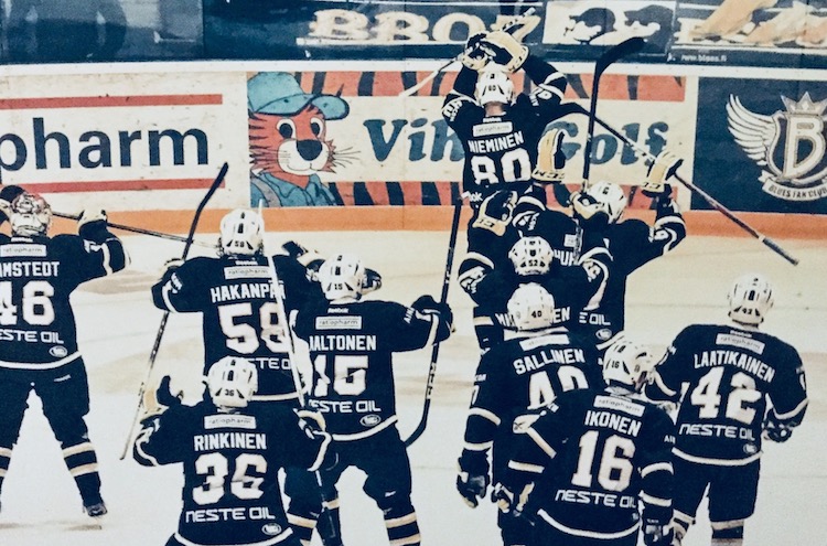 Niko Nieminen haastattelu Niko Nieminen teki Ilvestä vastaan kaksi maalia. Muutama ottelu tästä ja ura oli ohi olkapäävamman vuoksi.