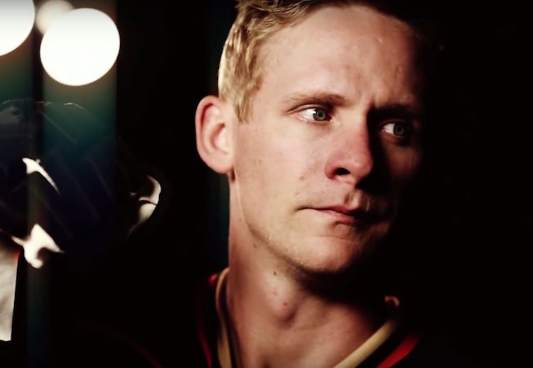 Corey Perry kaukaloista sivuun Corey Perry ostettiin ulos sopimuksestaan ja nyt miehellä on edessä reilu palkanalennus.
