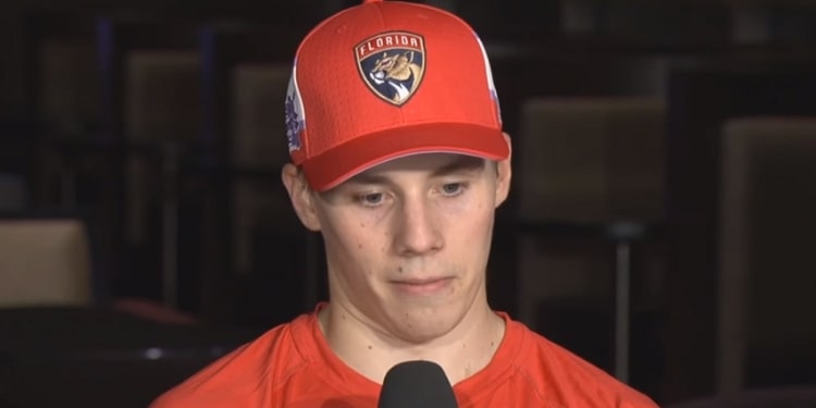 Haapalan tie NHL:ään on tukossa. Haapalan tie NHL:ään on tukossa.