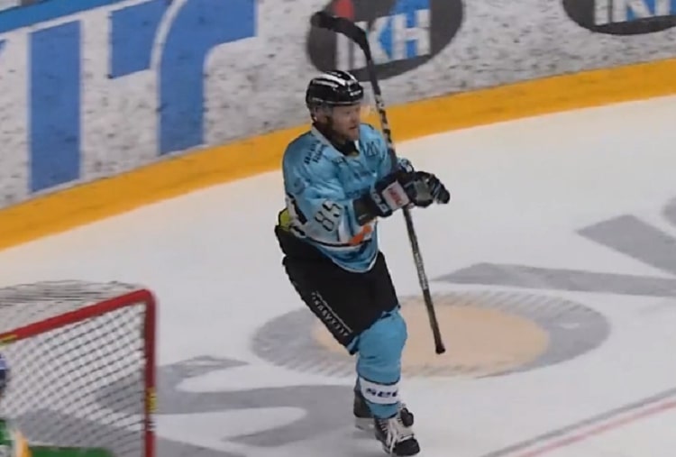Jesse Saarinen jatkaa Pelicansissa Jesse Saarinen jatkaa Pelicansissa