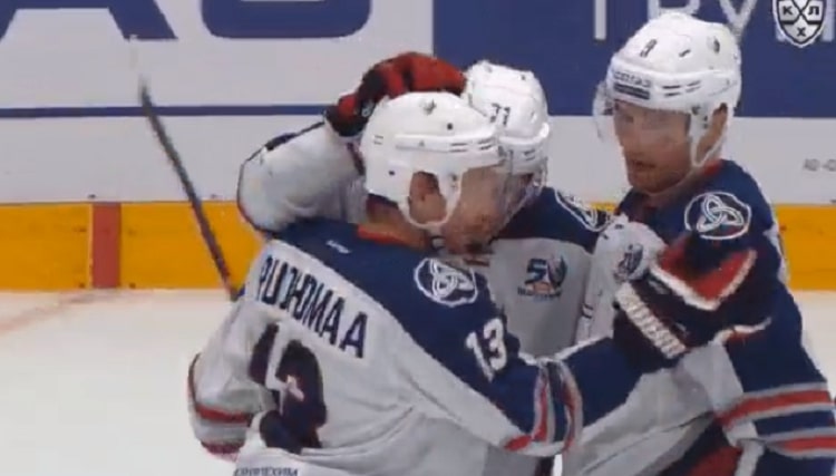 Juuso Puustinen Juuso Puustinen KHL:n maalipörssin jaetulla kakkossijalla