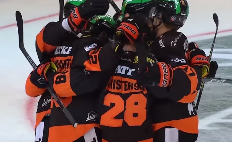 Liiga-kierros paketissa Liiga-kierros paketissa