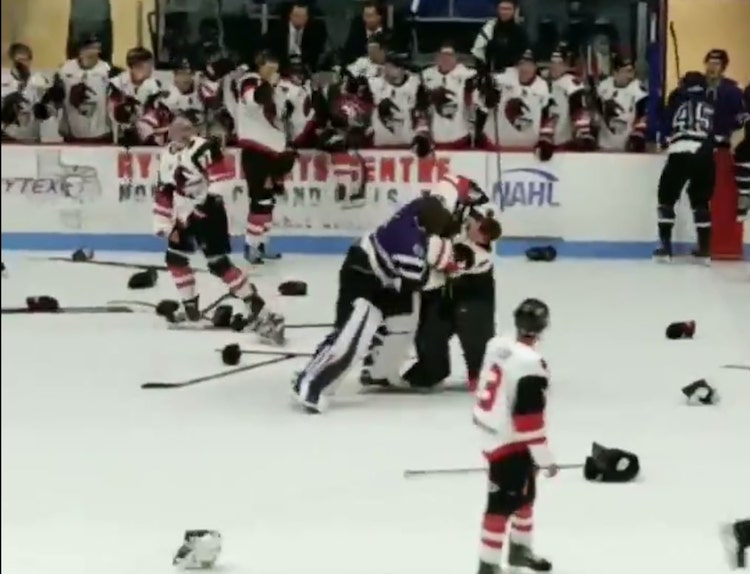 NAHL:ssä hurja joukkotappelu NAHL:ssä hurja joukkotappelu.