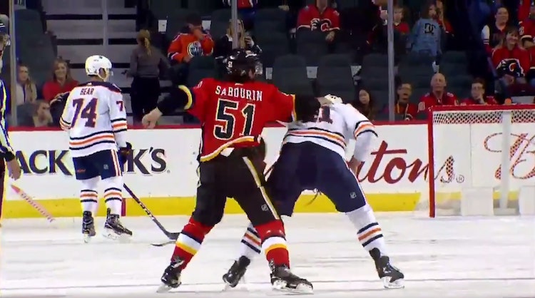 NHL:n harjoitusottelussa tappelu NHL:n harjoitusottelussa tappelu Calgary Flamesin ja Edmonton Oilersin välillä.