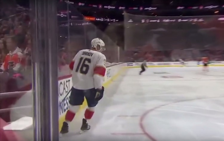 Aleksander Barkov teki Aleksander Barkov teki komean läpiajomaalin.