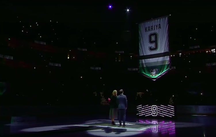 Teemu Selänteeltä tunteikas puhe Teemu Selänteeltä tunteikas puhe viime yönä, kun Paul Kariyan numero jäädytettiin.