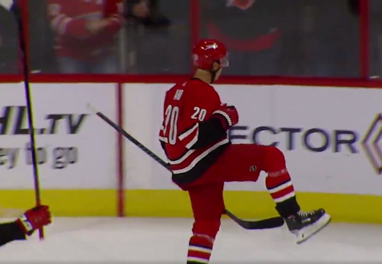 Teuvo Teräväinen ja Sebastian Aho liekeissä Teuvo Teräväinen ja Sebastian Aho liekeissä Canucksia vastaan.