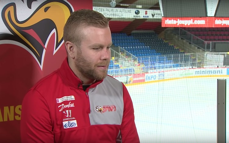 Roope Talaja sai kiekon arkaan paikkaan Roope Talaja sai kiekon arkaan paikkaan hurjin seurauksin.