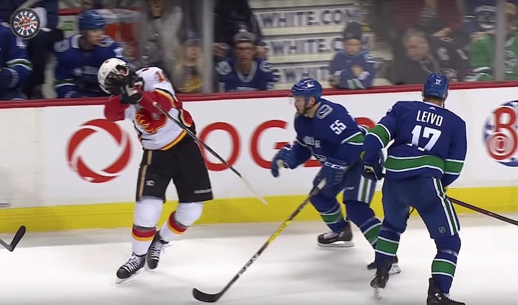 James Neal sai mailan kasvoihinsa James Neal sai mailan kasvoihinsa ja menetti useita hampaita.
