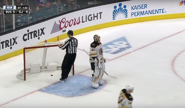 Tuukka Rask pelasti maalin Tuukka Raskilta nähtiin nerokas ratkaisu jatkoajalla.