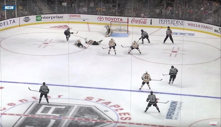 Tuukka Raskilta hieno torjunta Tuukka Raskilta nähtiin viime yönä upea torjunta.