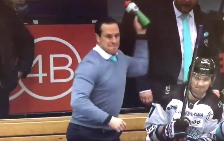 Ville Nieminen sekosi Ville Nieminen sekosi illan HPK-pelissä.