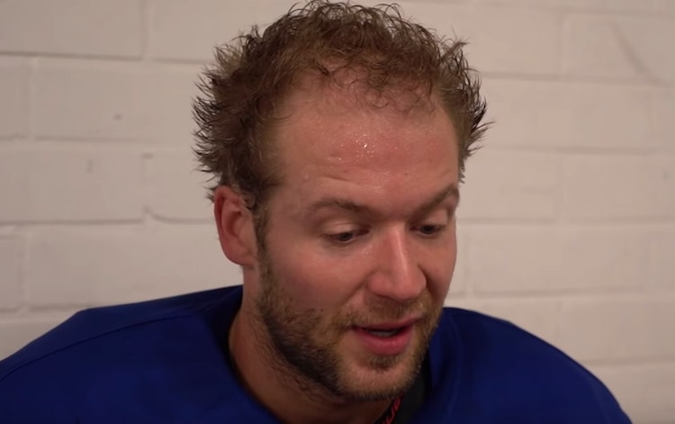 Ben Blood Tappara Ben Blood kritisoi Ässien tarjoamaa pelin jälkeistä ruokaa. Ässät pahoitteli miestä välittömästi.