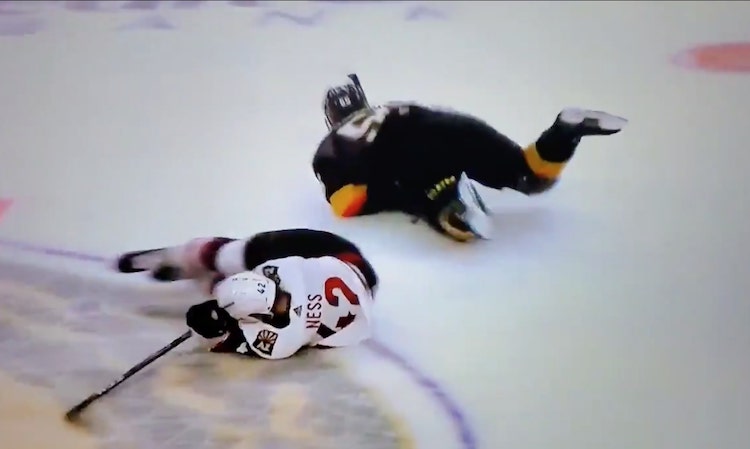 Keegan Kolesar taklaus NHL:ssä kolahti jo heti ensimmäisessä harjoitusottelussa.