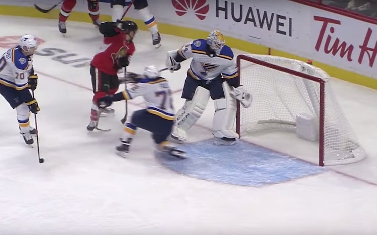 Jake Allen mokasi Maalivahti Jake Allenilla kävi lapsus.
