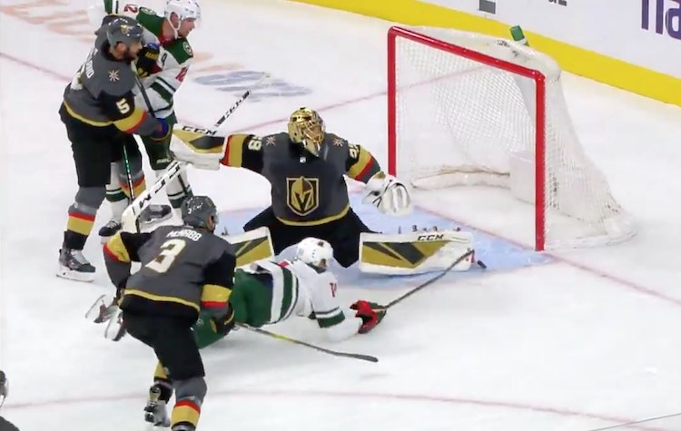 Marc-Andre Fleury torjunta Marc-Andre Fleuryltä nähtiin yön ottelussa ilmiömäinen torjunta.