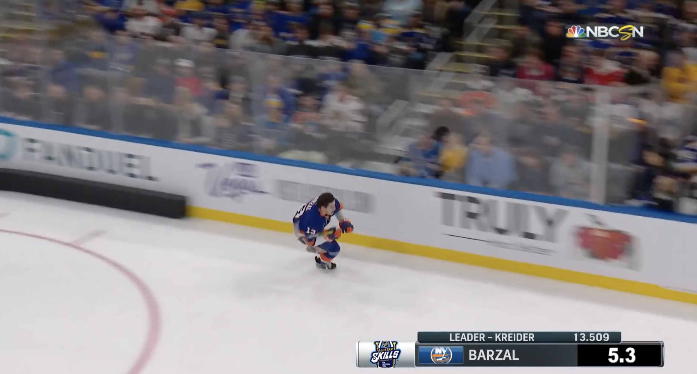 Matt Barzal peittosi Connor McDavidin nopeuskisassa Matt Barzal peittosi Connor McDavidin nopeuskisassa