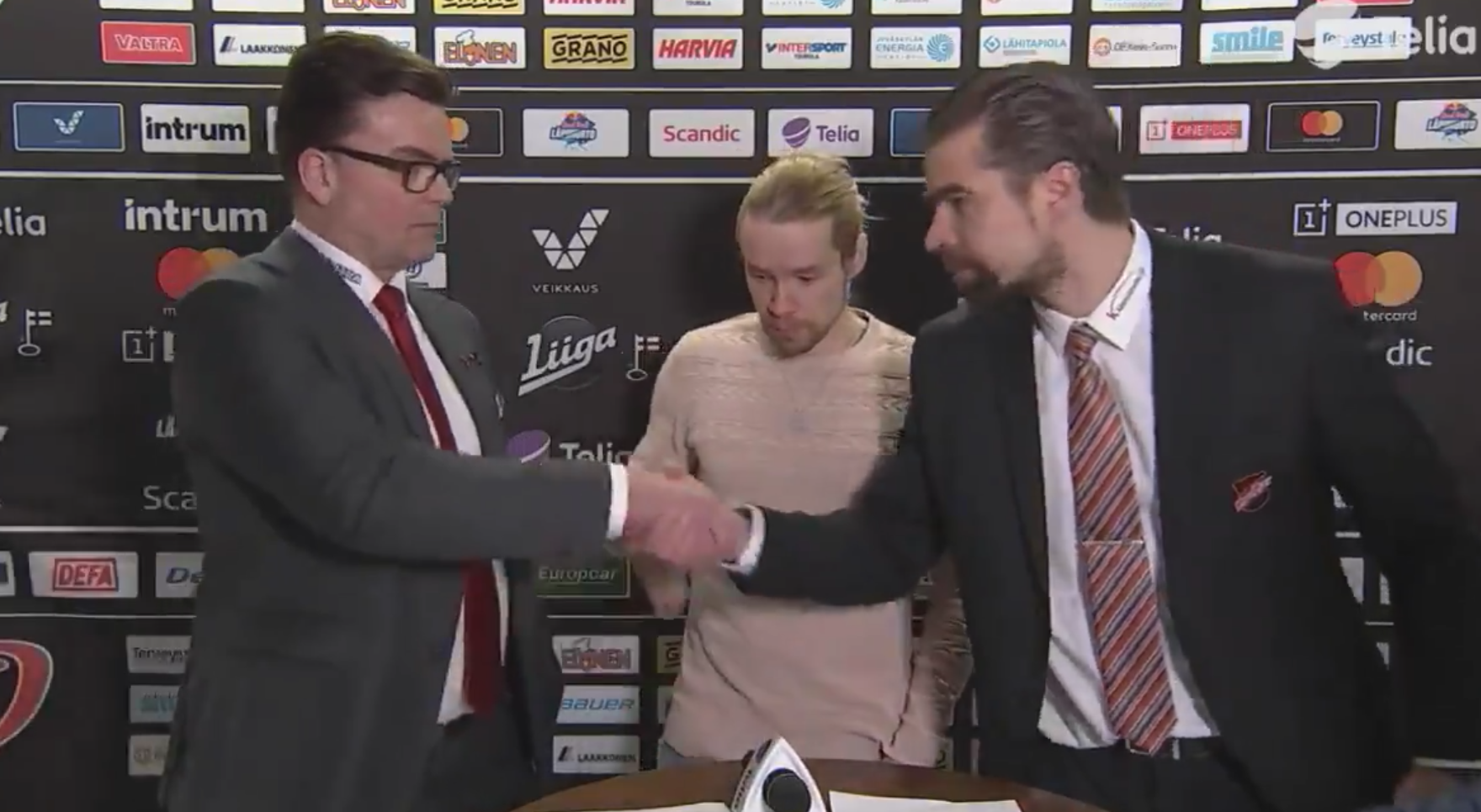 Haastattelija jätettiin roikkumaan Haastattelija jätettiin roikkumaan